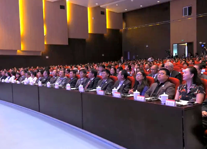 每个妇女，，，，，，每个儿童启动仪式